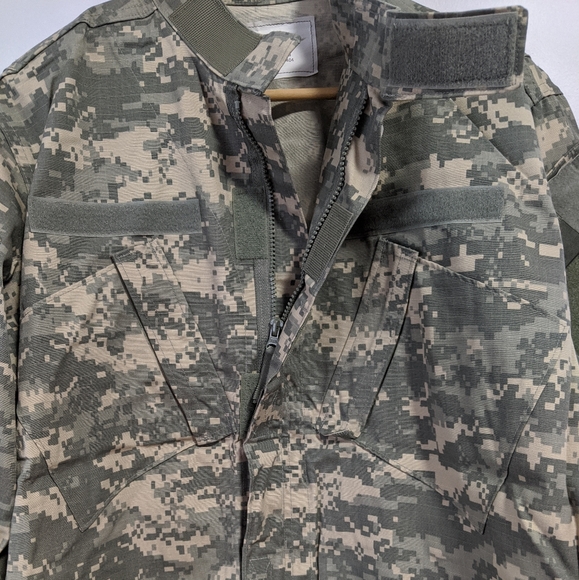 U.S. ARMY Combat Uniform Digital Camo Jacket - Picture 6 of 9